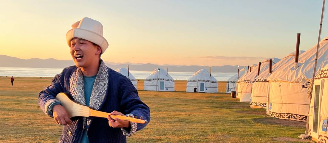 Traditional Kyrgy musician on the shores of Son Kul |  SB