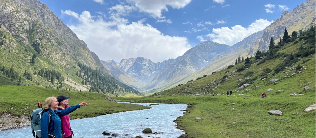 Trekkers enjoy the beautiful alpine valleys of the Tian Shan |  SB