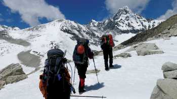 Stunning views on the trek back to Ghunsa