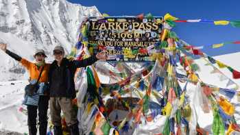 Crossing the Larke La Pass on Manaslu Circuit